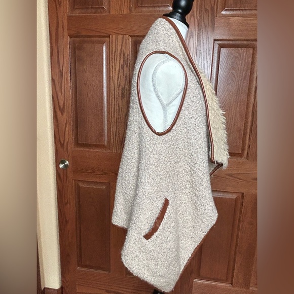 Soft Faux Fur Vest - Picture 3 of 7
